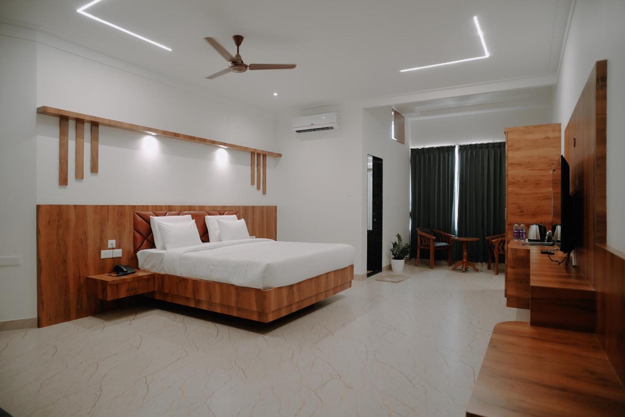 Shambhavi Hotel And Convention Centre Udupi Exteriör bild