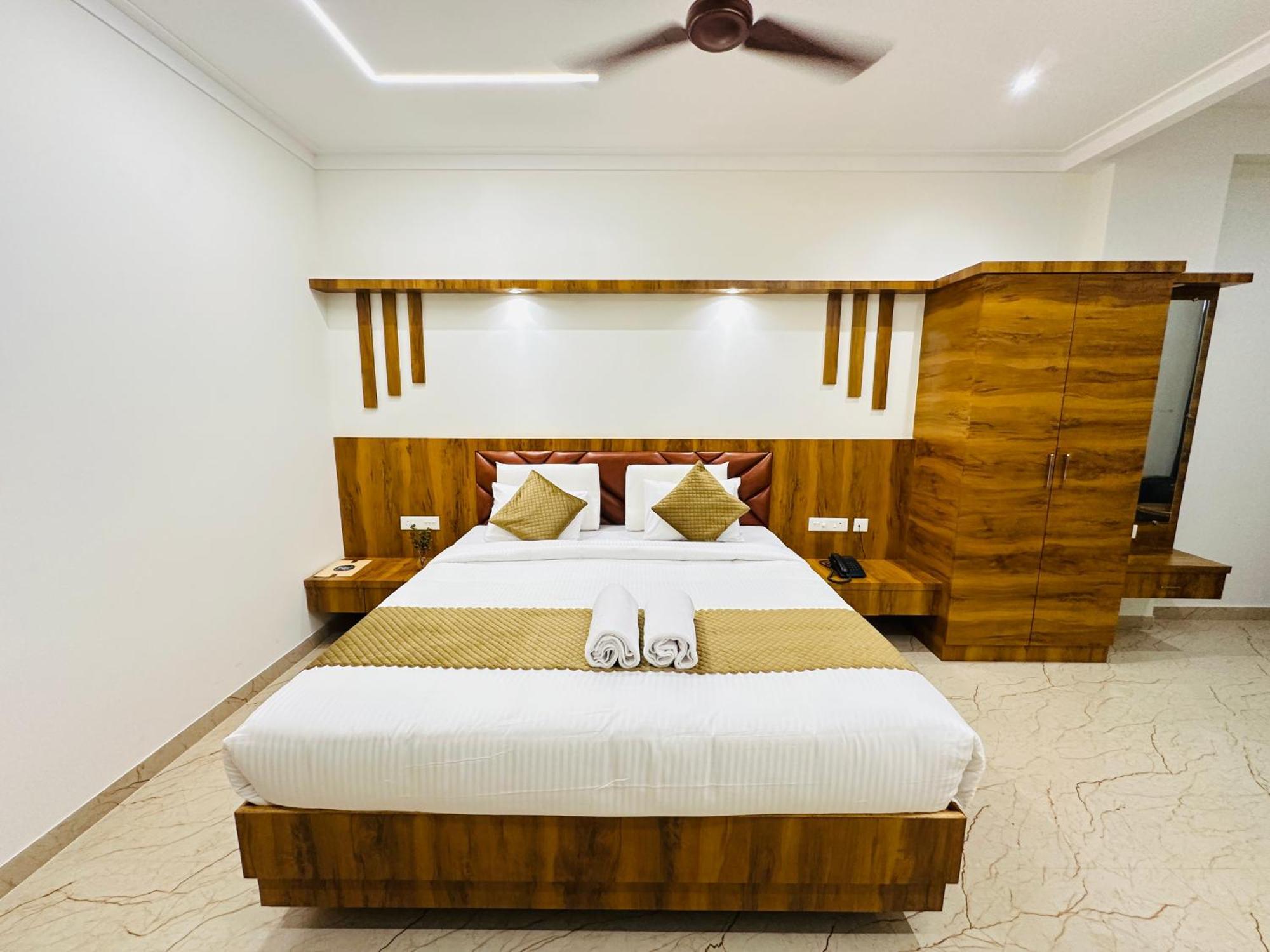 Shambhavi Hotel And Convention Centre Udupi Exteriör bild